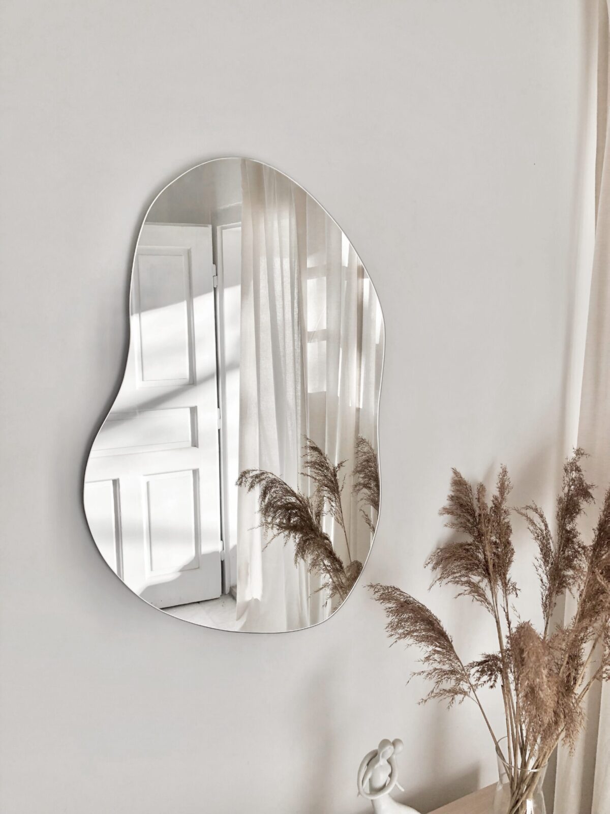 Naked Linderior asimetrično ogledalo