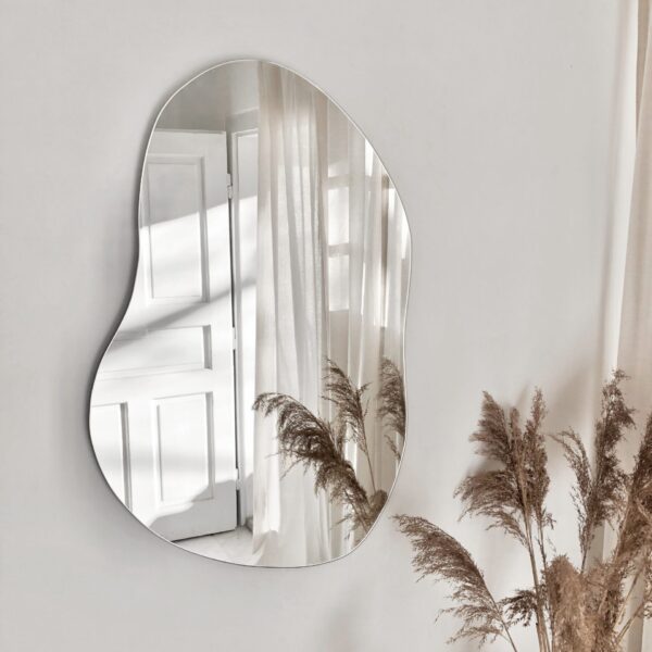 Naked Linderior asimetrično ogledalo